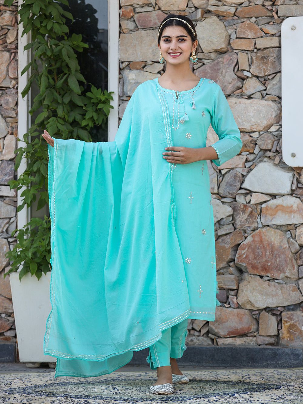 Kaajh Woman's Green Mirror Embellished Cotton Kurta Pant And Dupatta Set