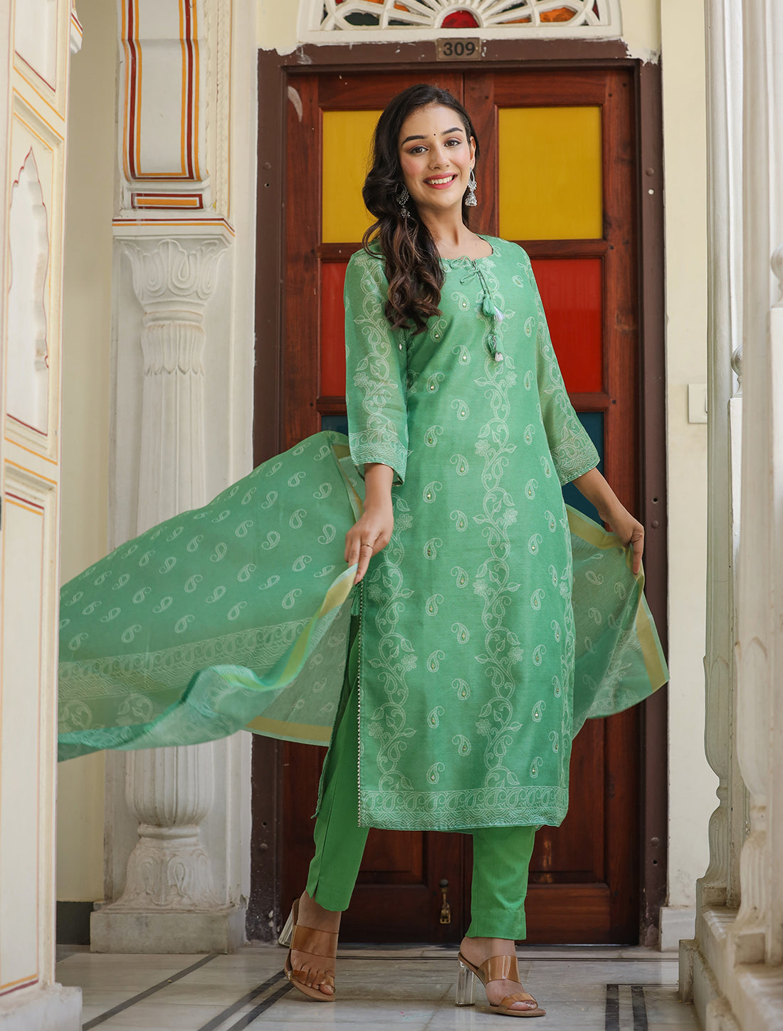 Kaajh Women's Green Printed Chanderi Kurta Set With Pant And Dupatta