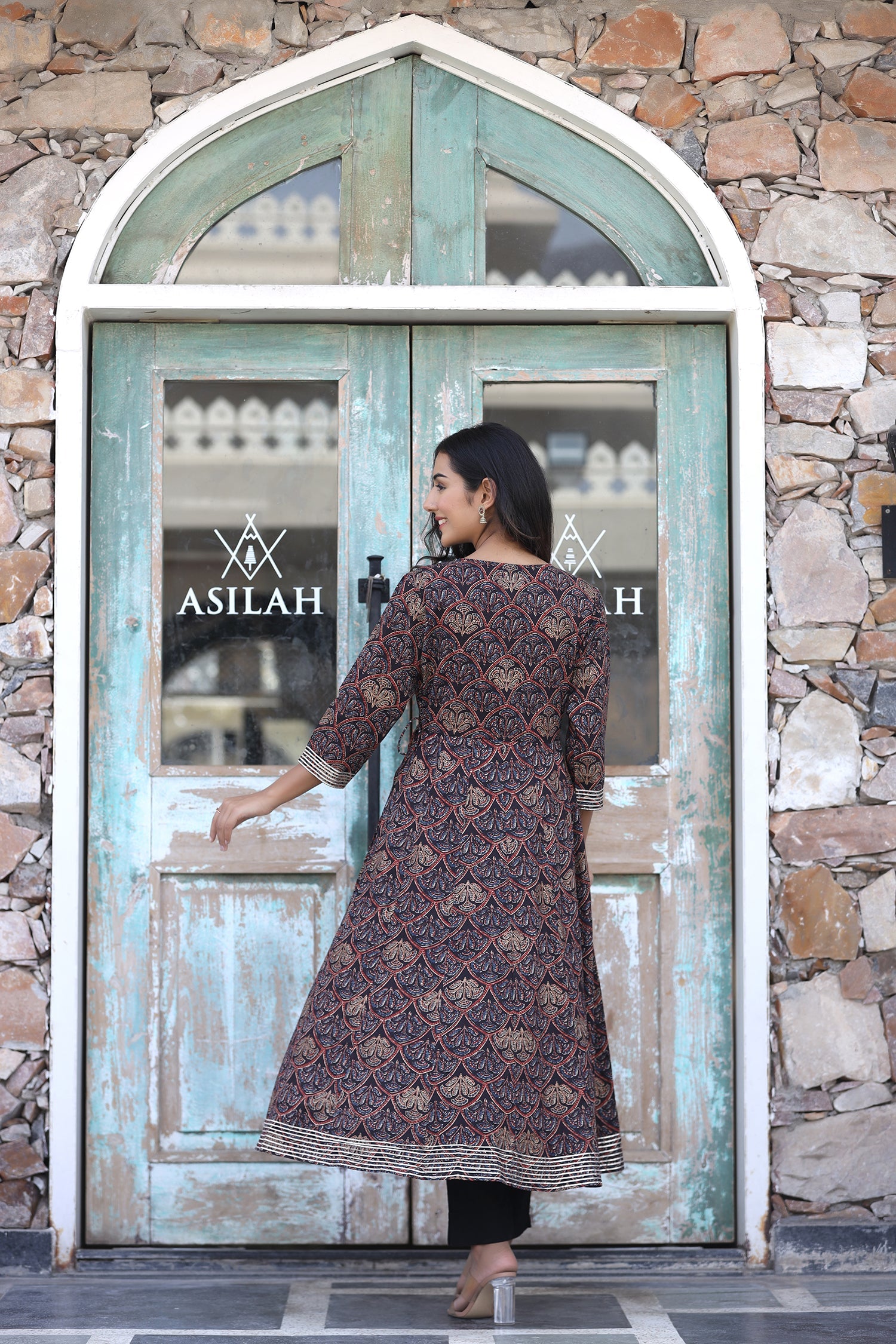 Kaajh Women's Navy Blue Printed Cotton Kurta Pant Set