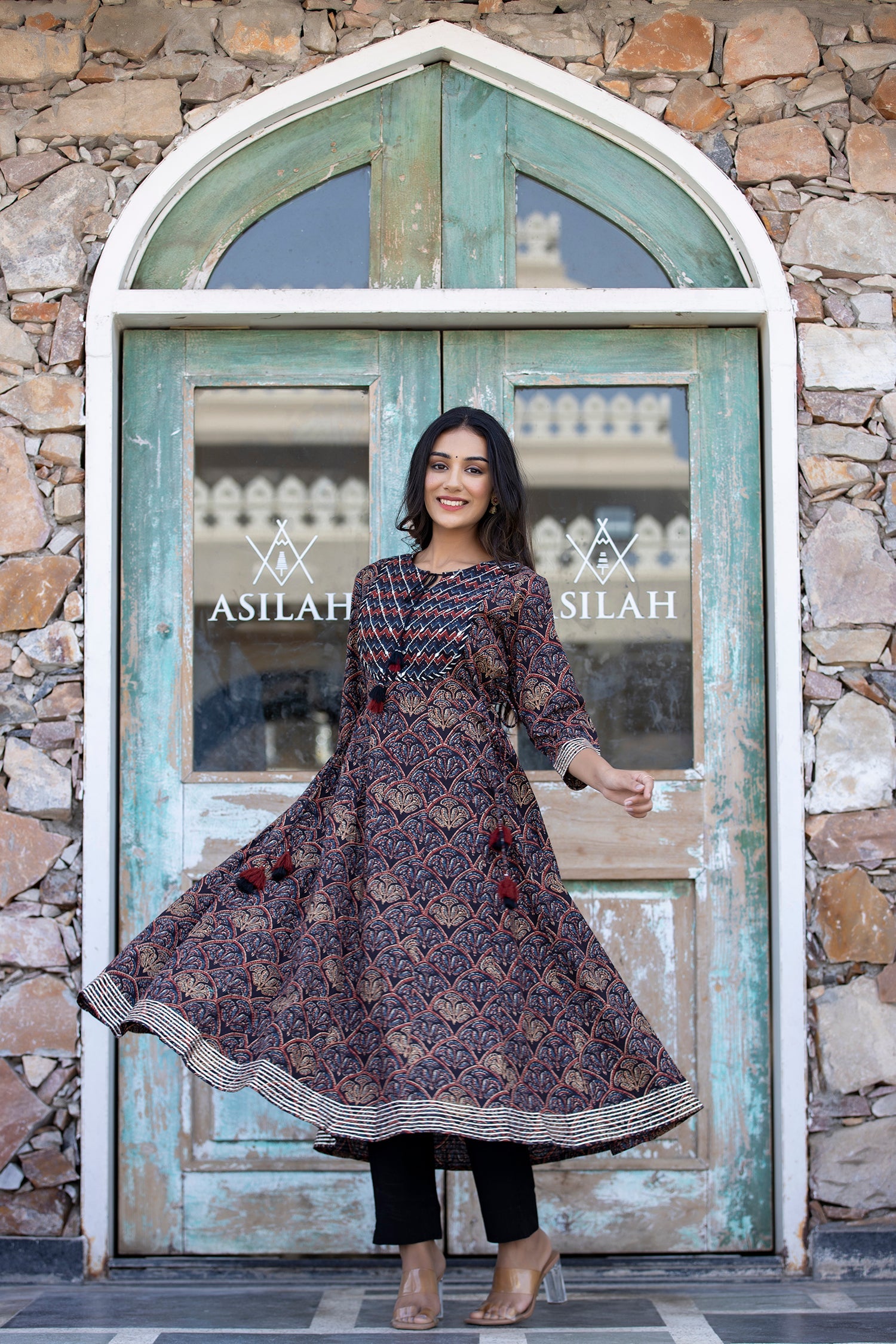 Kaajh Women's Navy Blue Printed Cotton Kurta Pant Set