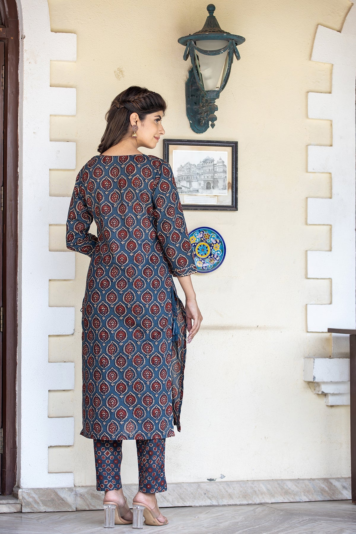 Kaajh Women's Blue Ajrak Print Cotton Kurta Pant Set