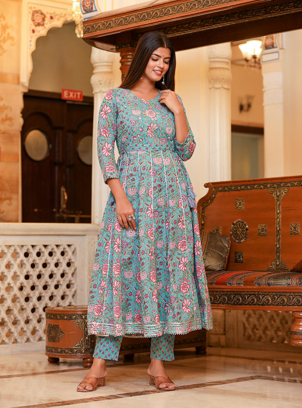 Kaajh Women's Turquoise Floral Print Flared Anarkali Kurta With Pant