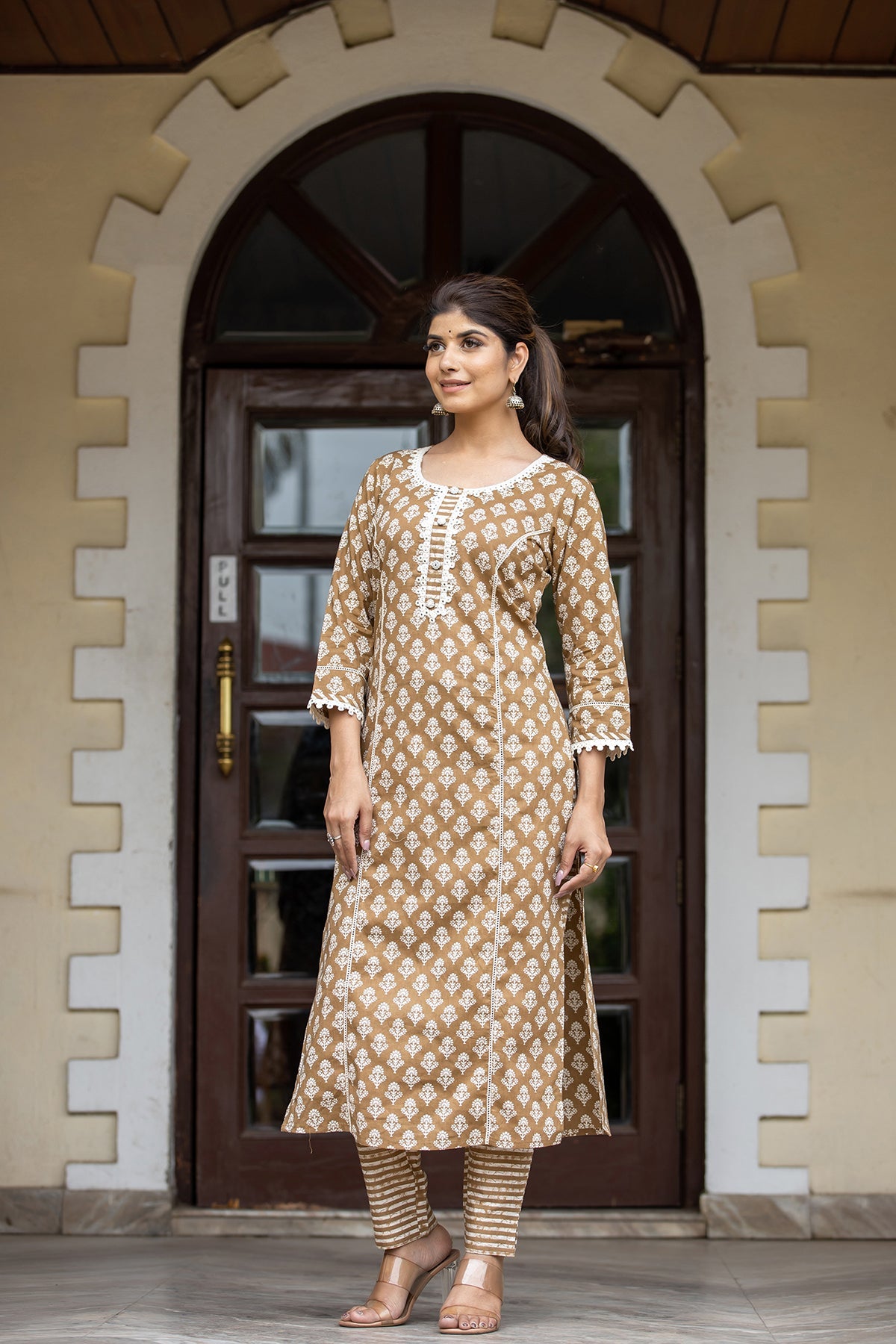 Kaajh Women's Coffee Brown Floral Printed Cotton Kurta Pant Dupatta Set