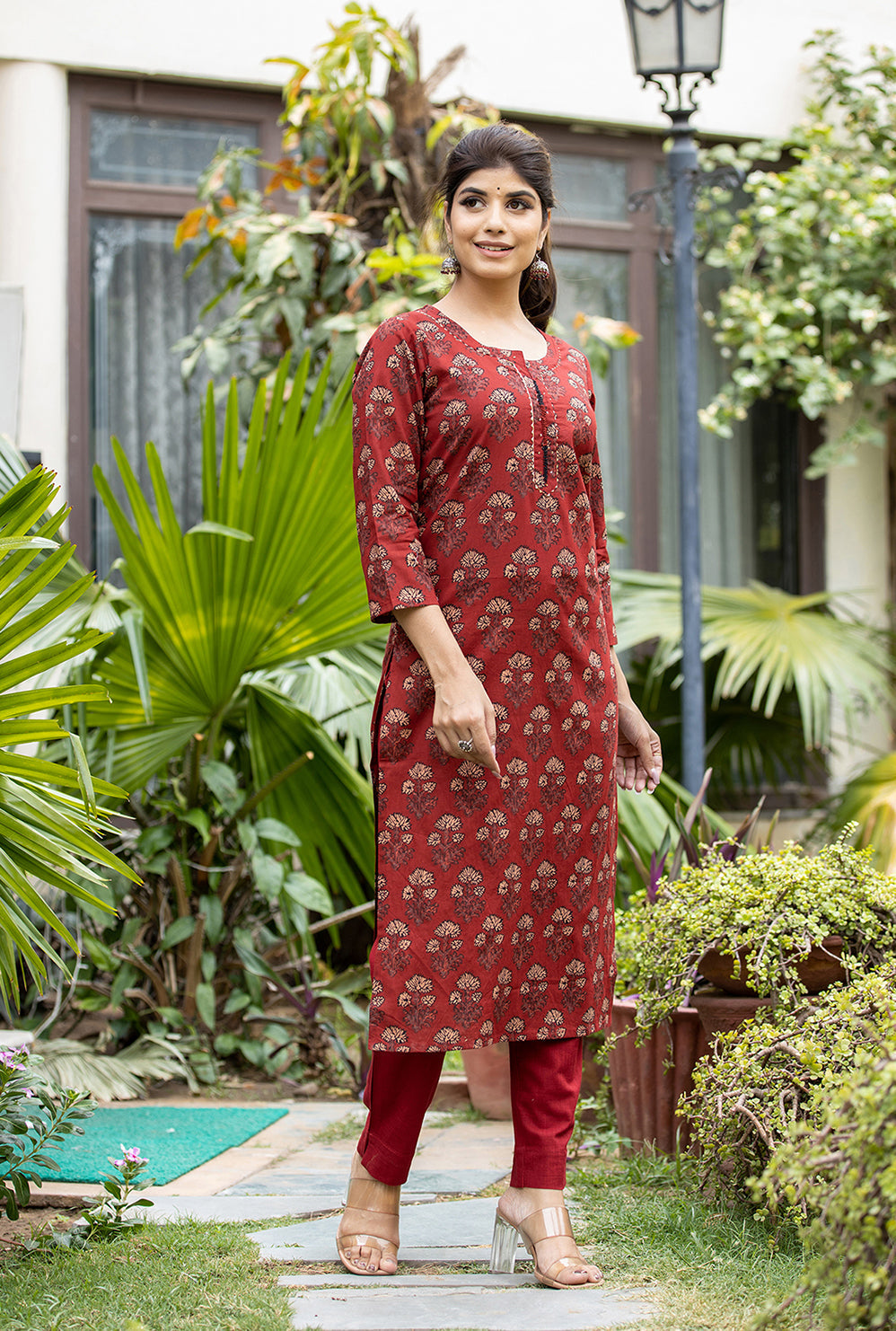 Kaajh Women's Maroon Floral Printed Cotton Kurta Pant Set