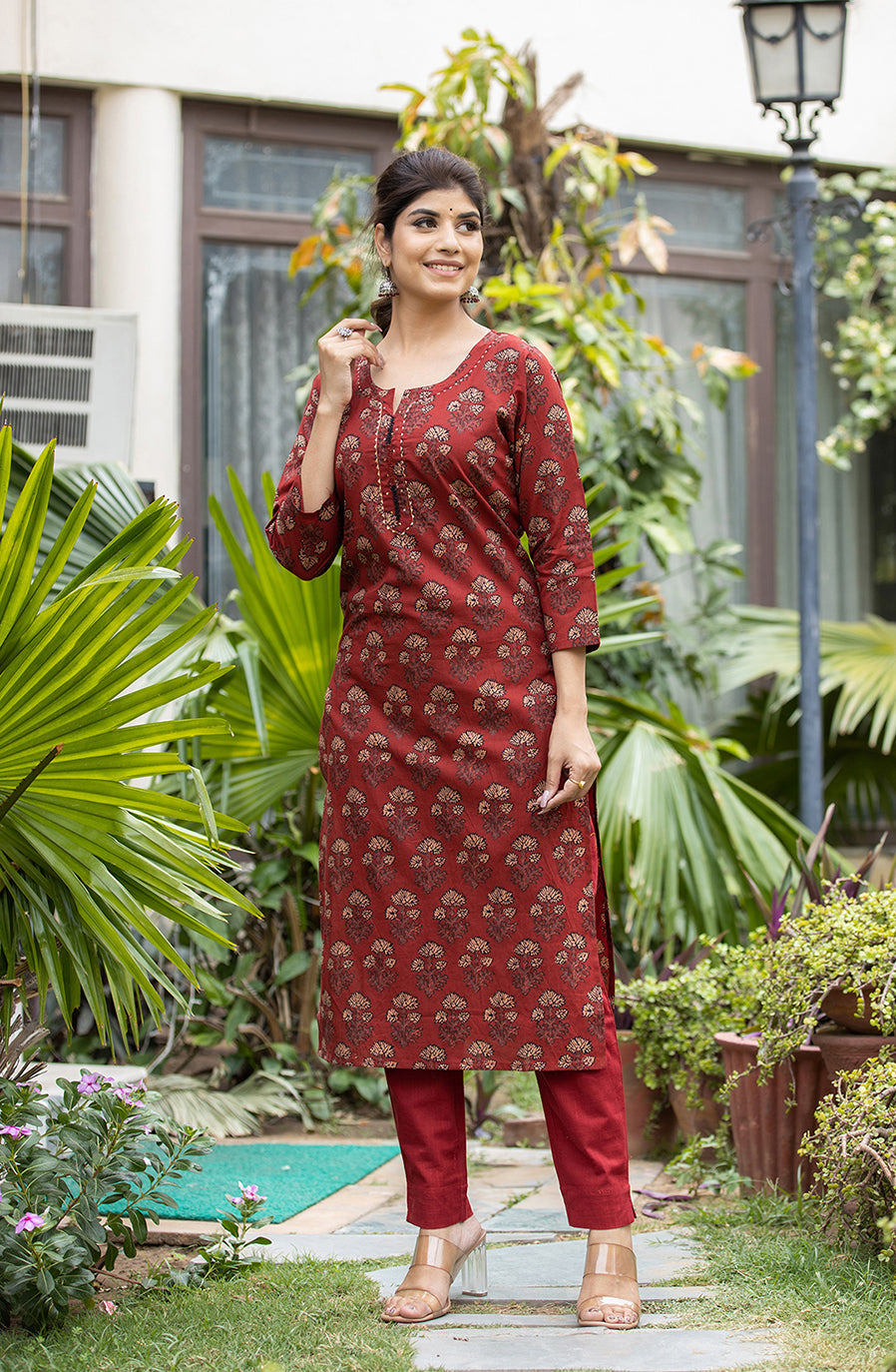 Kaajh Women's Maroon Floral Printed Cotton Kurta Pant Set