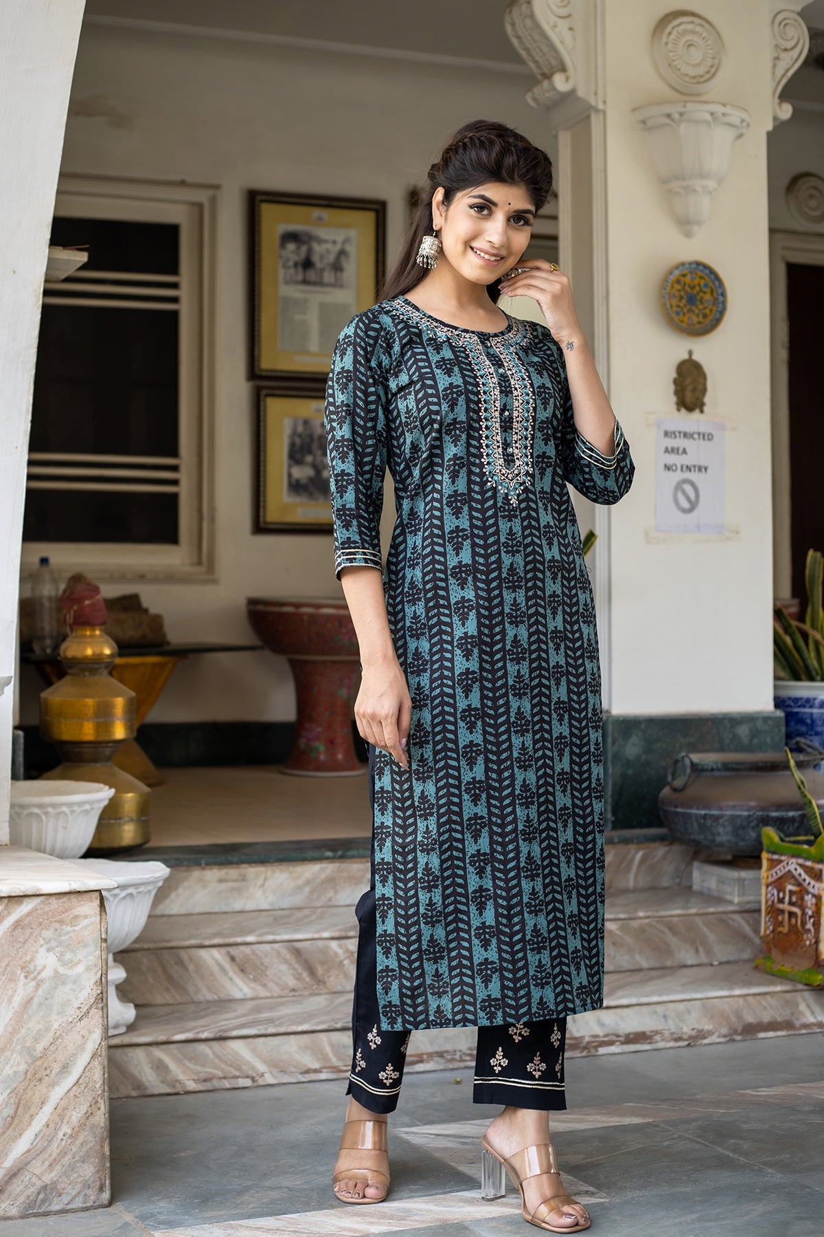 Kaajh Women's Green Embroidered Kurta Pant Set