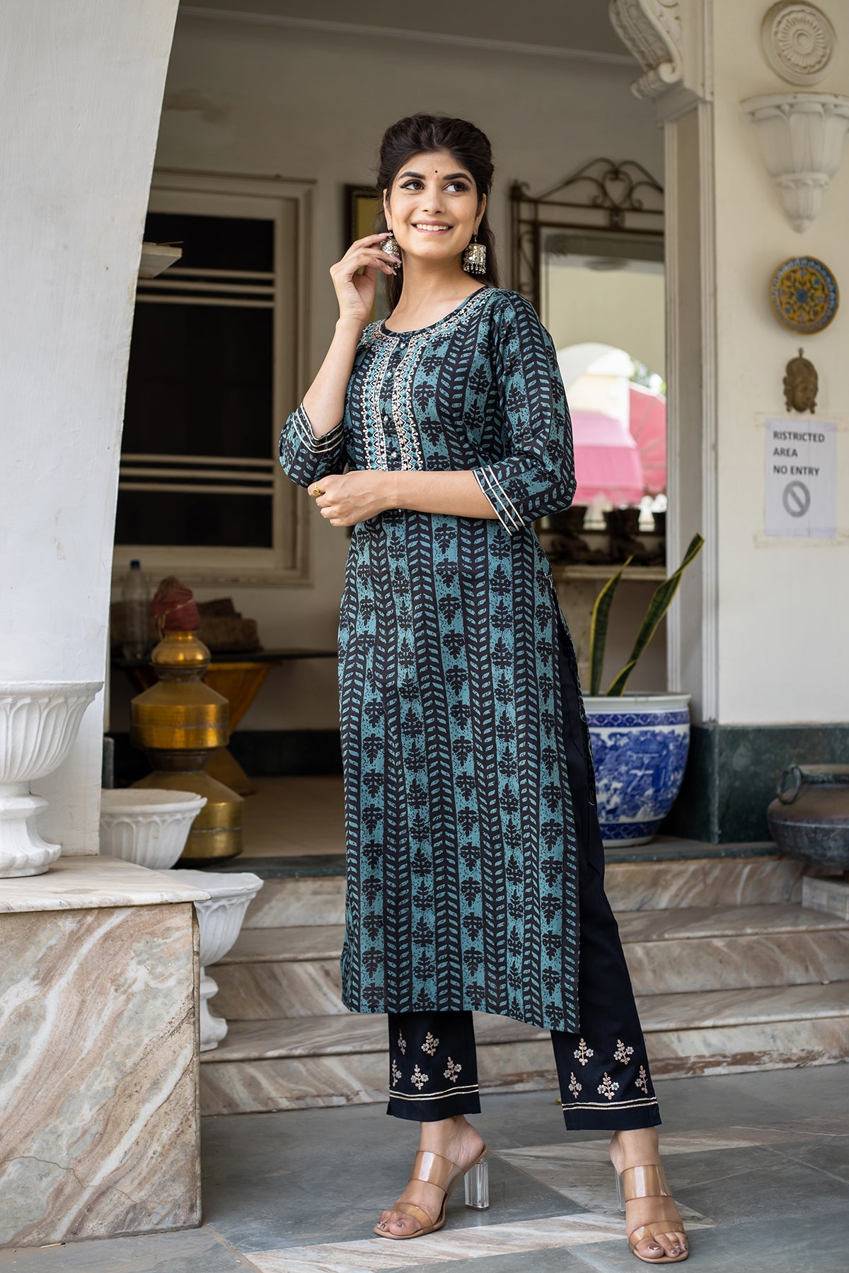 Kaajh Women's Green Embroidered Kurta Pant Set