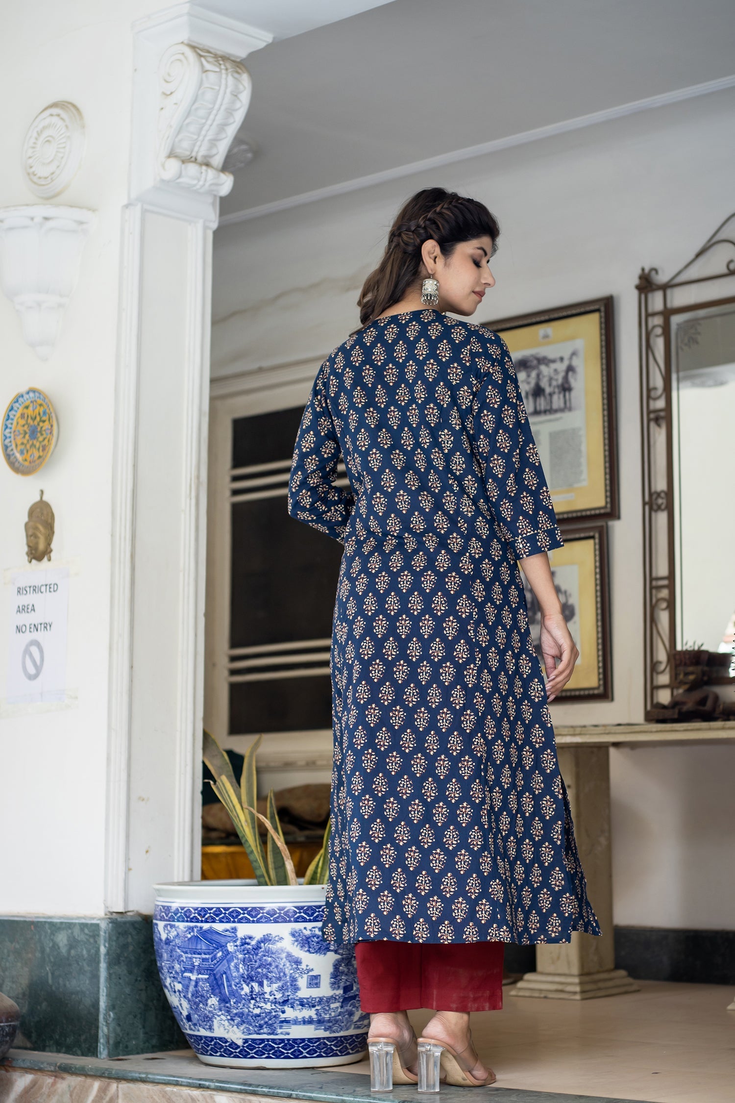 Kaajh Women's Blue Bagru Print Kurta Pant Set