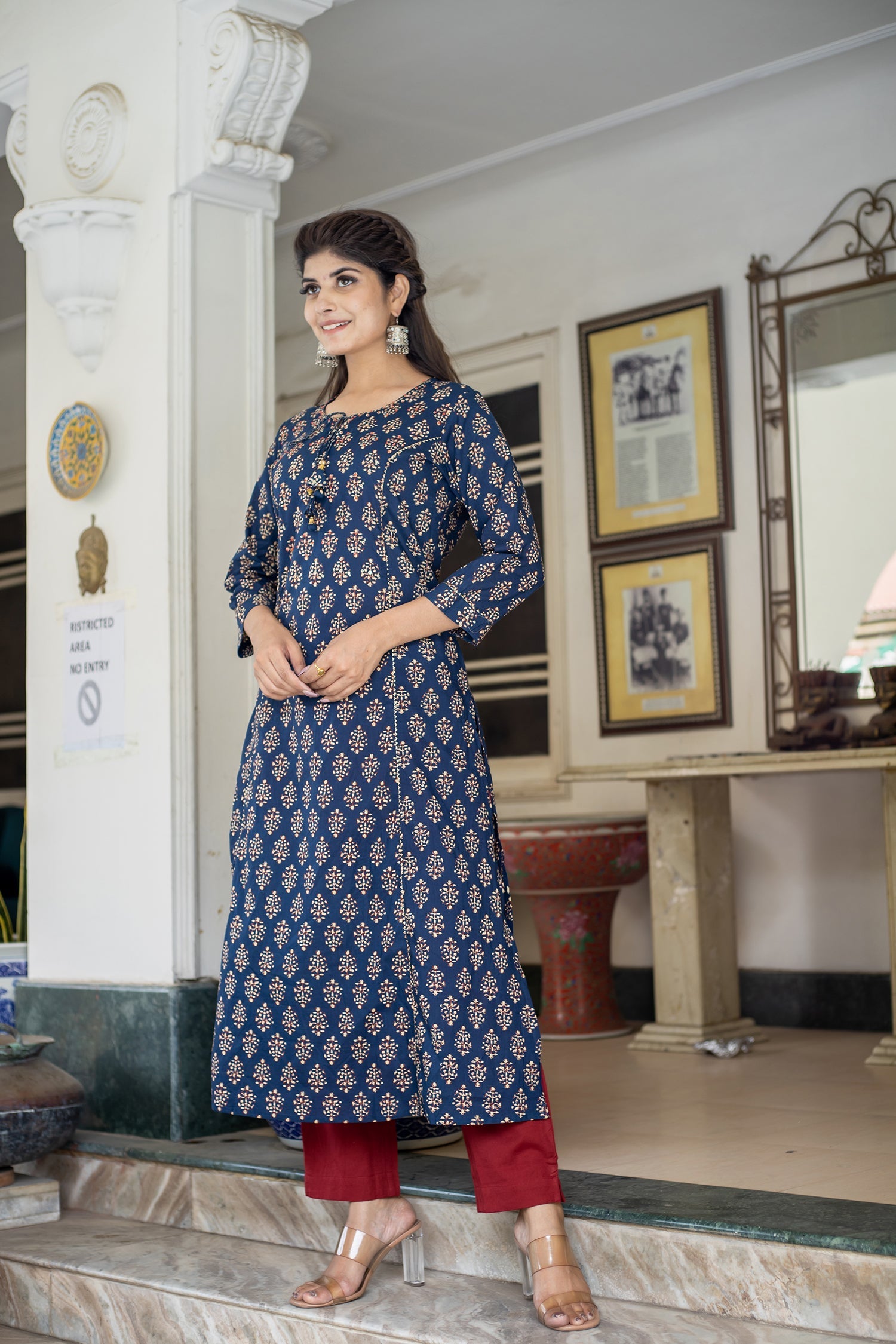 Kaajh Women's Blue Bagru Print Kurta Pant Set