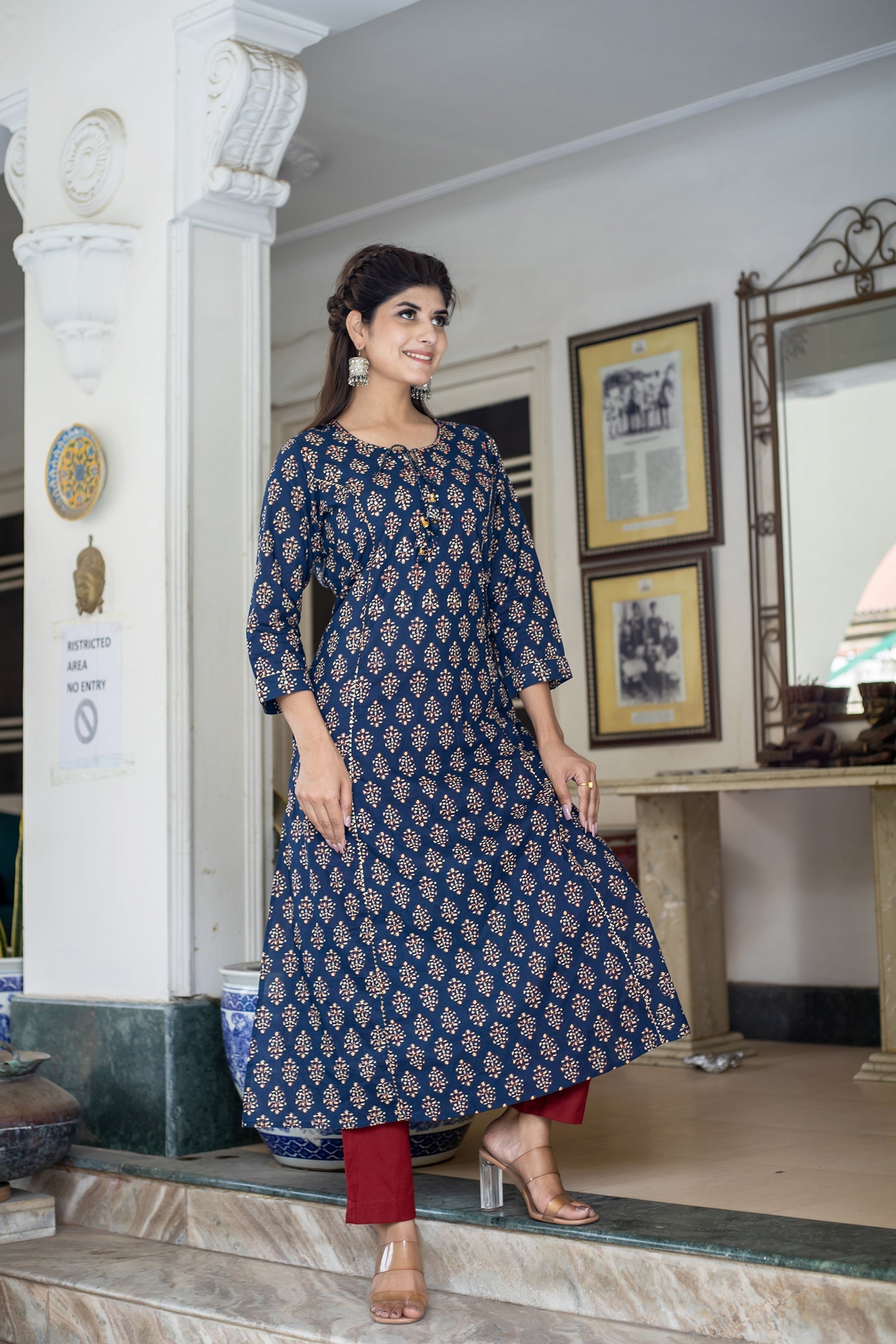 Kaajh Women's Blue Bagru Print Kurta Pant Set