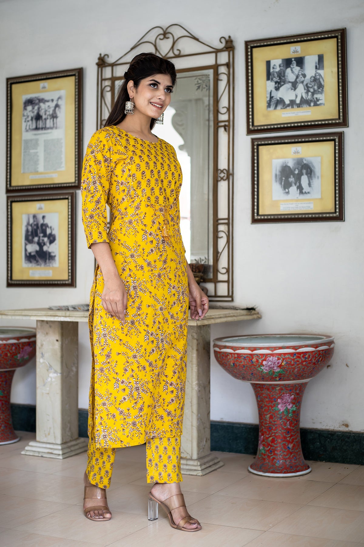 Kaajh Women's Yellow Floral Print Kurta Pant Set
