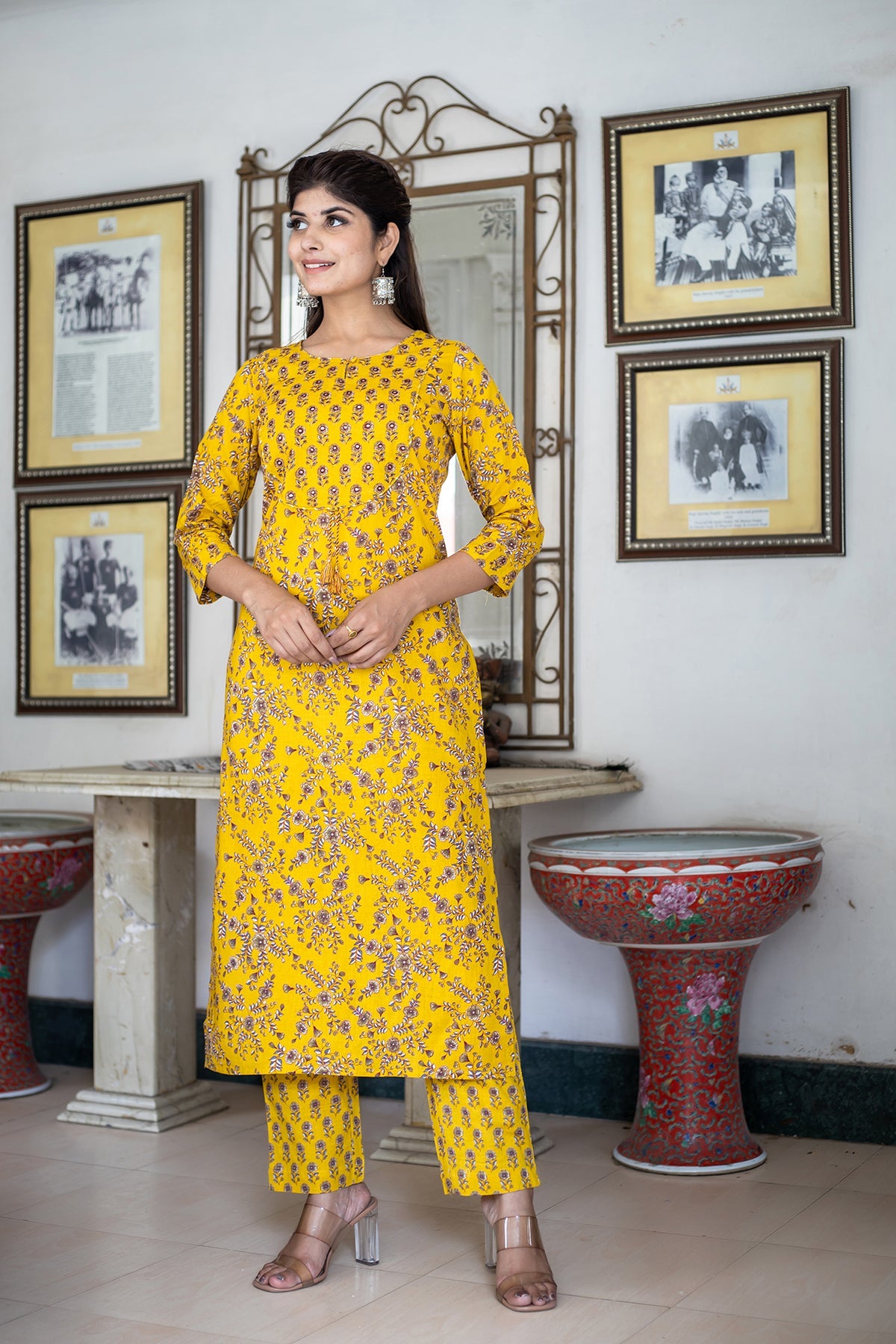 Kaajh Women's Yellow Floral Print Kurta Pant Set
