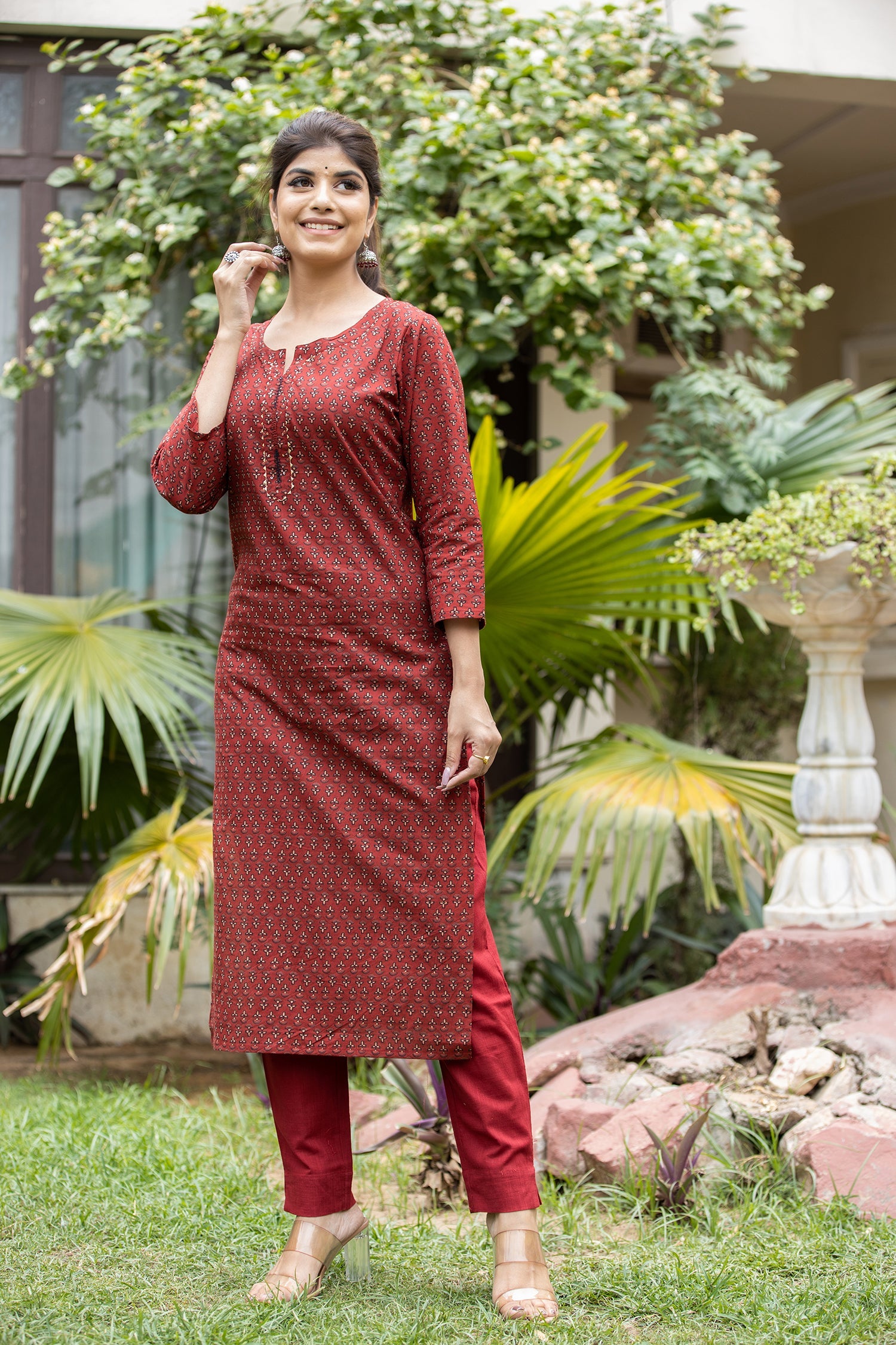 Kaajh Women's Maroon Bootti Printed Cotton Kurta Pant Set