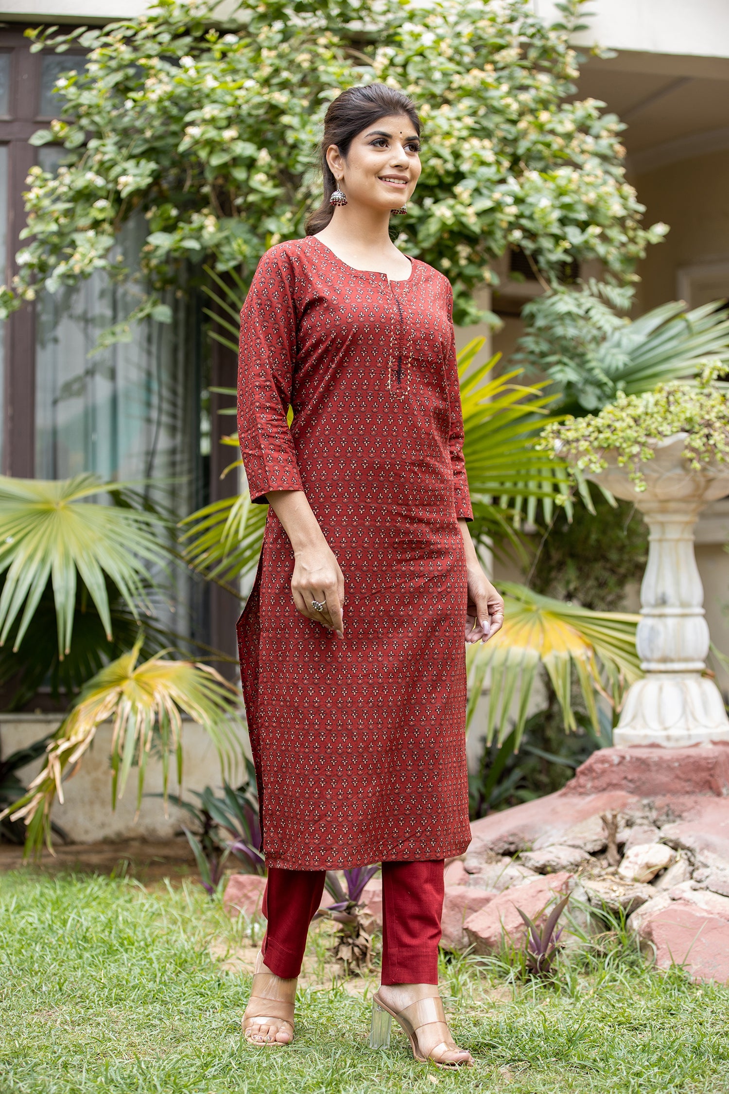 Kaajh Women's Maroon Bootti Printed Cotton Kurta Pant Set