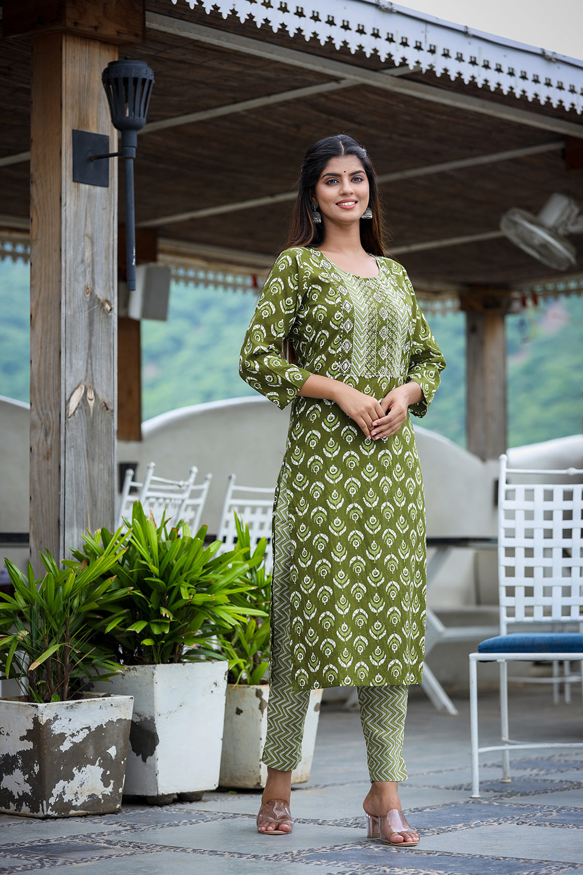 Kaajh Women's Green Floral Printed Kurta Pant Set