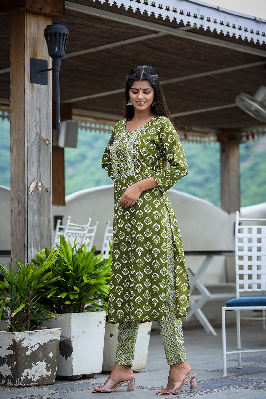 Kaajh Women's Green Floral Printed Kurta Pant Set