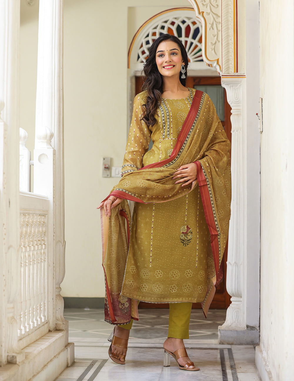 Kaajh Women's Mehndi Green Chanderi Kurta Set With Dupatta And Pant