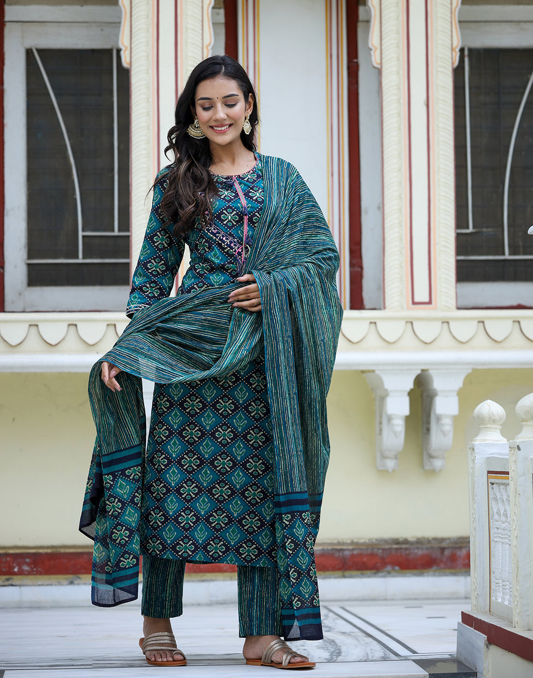 Kaajh Women's Green Ethnic Print Cotton Kurta Set With Pant And Dupatta