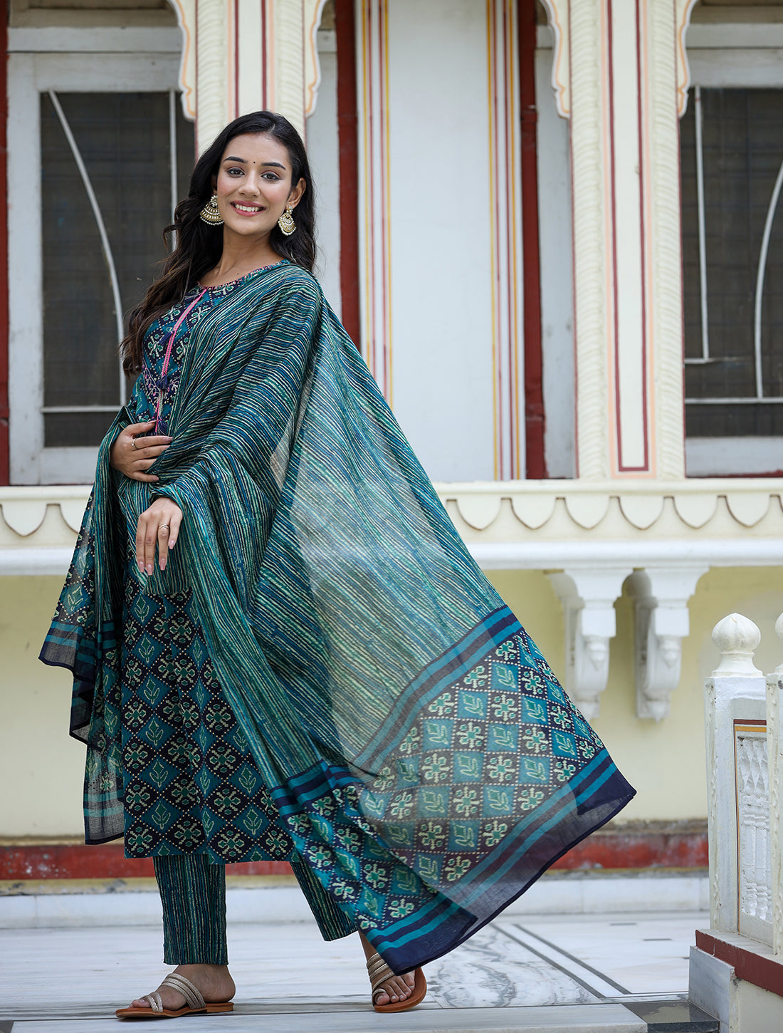 Kaajh Women's Green Ethnic Print Cotton Kurta Set With Pant And Dupatta
