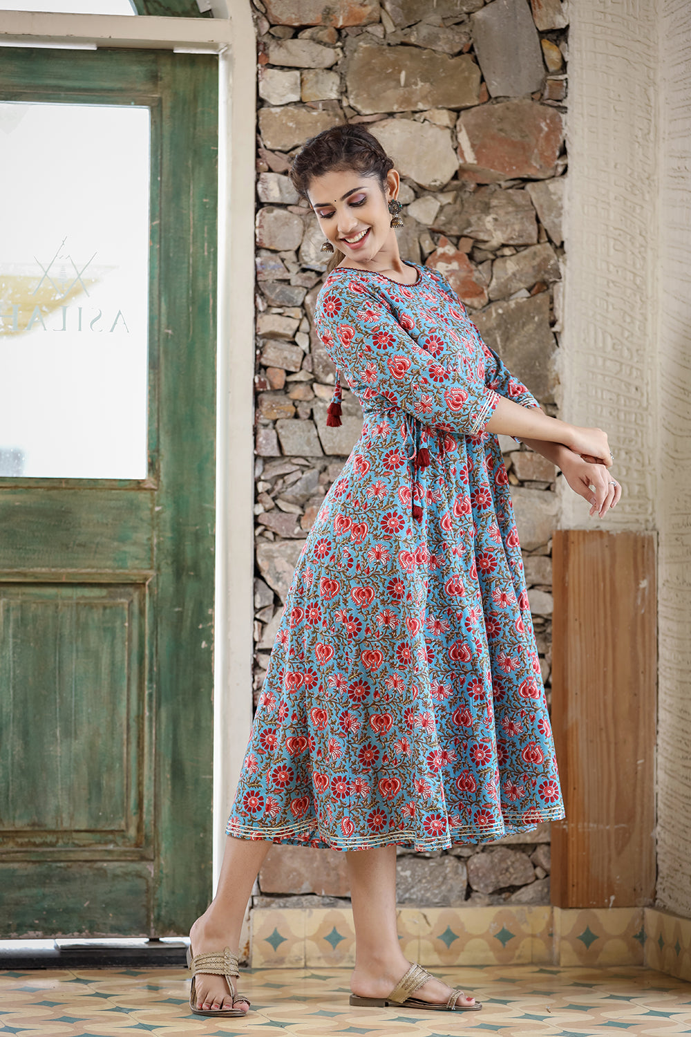 Kaajh Women's Blue Red Floral Printed Cotton Ethnic Dress