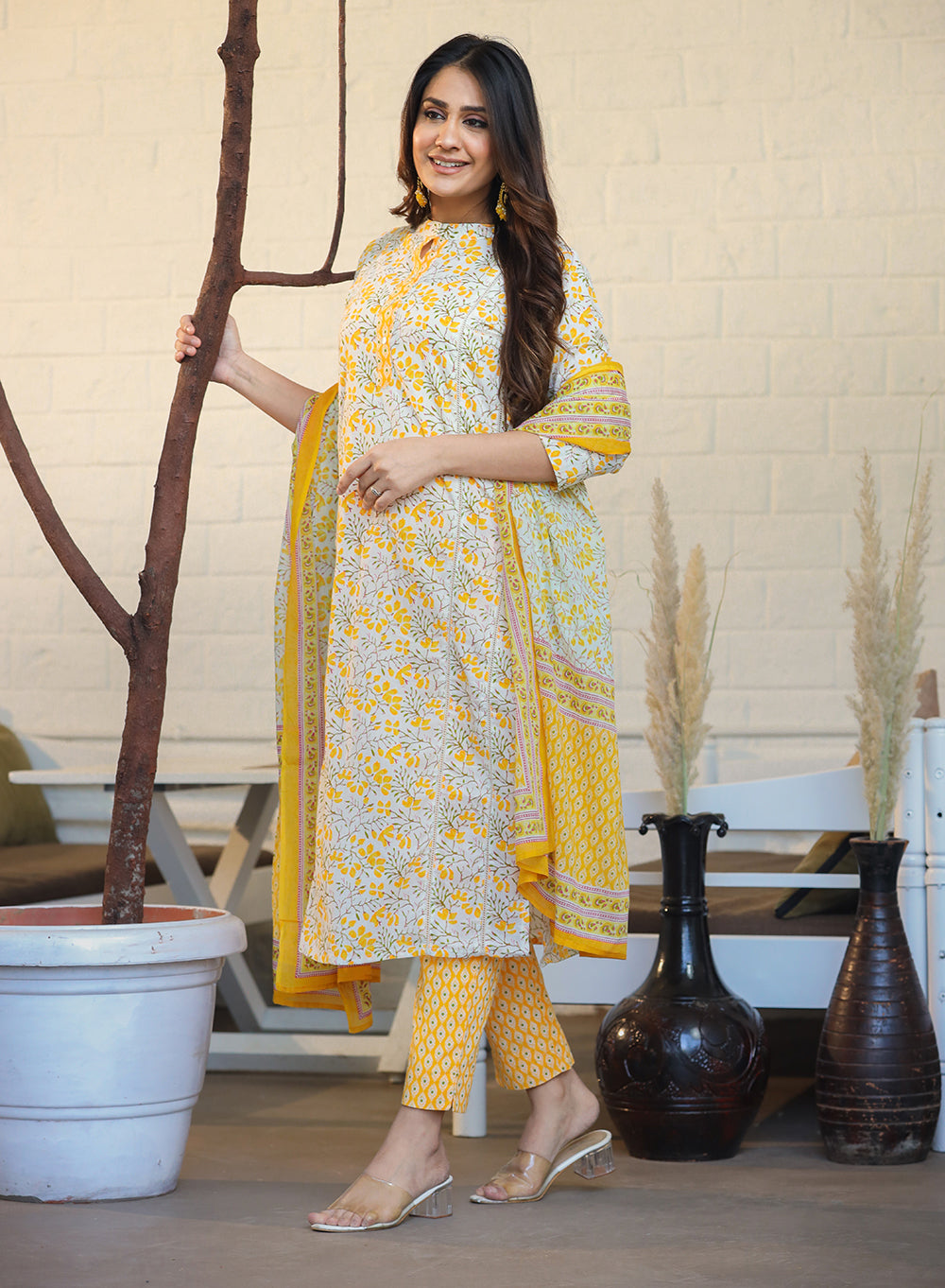 Kaajh Woman's Yellow Ethnic Print Cotton Kurta Pant Set With Dupatta