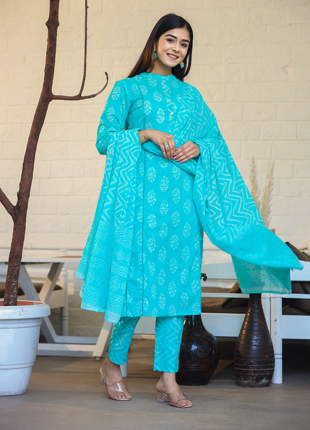 Kaajh Woman's Turqouise Green Block Print Cotton Kurta Pant Set With Dupatta