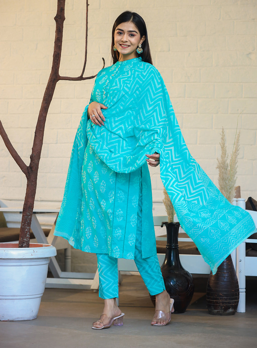 Kaajh Woman's Turqouise Green Block Print Cotton Kurta Pant Set With Dupatta