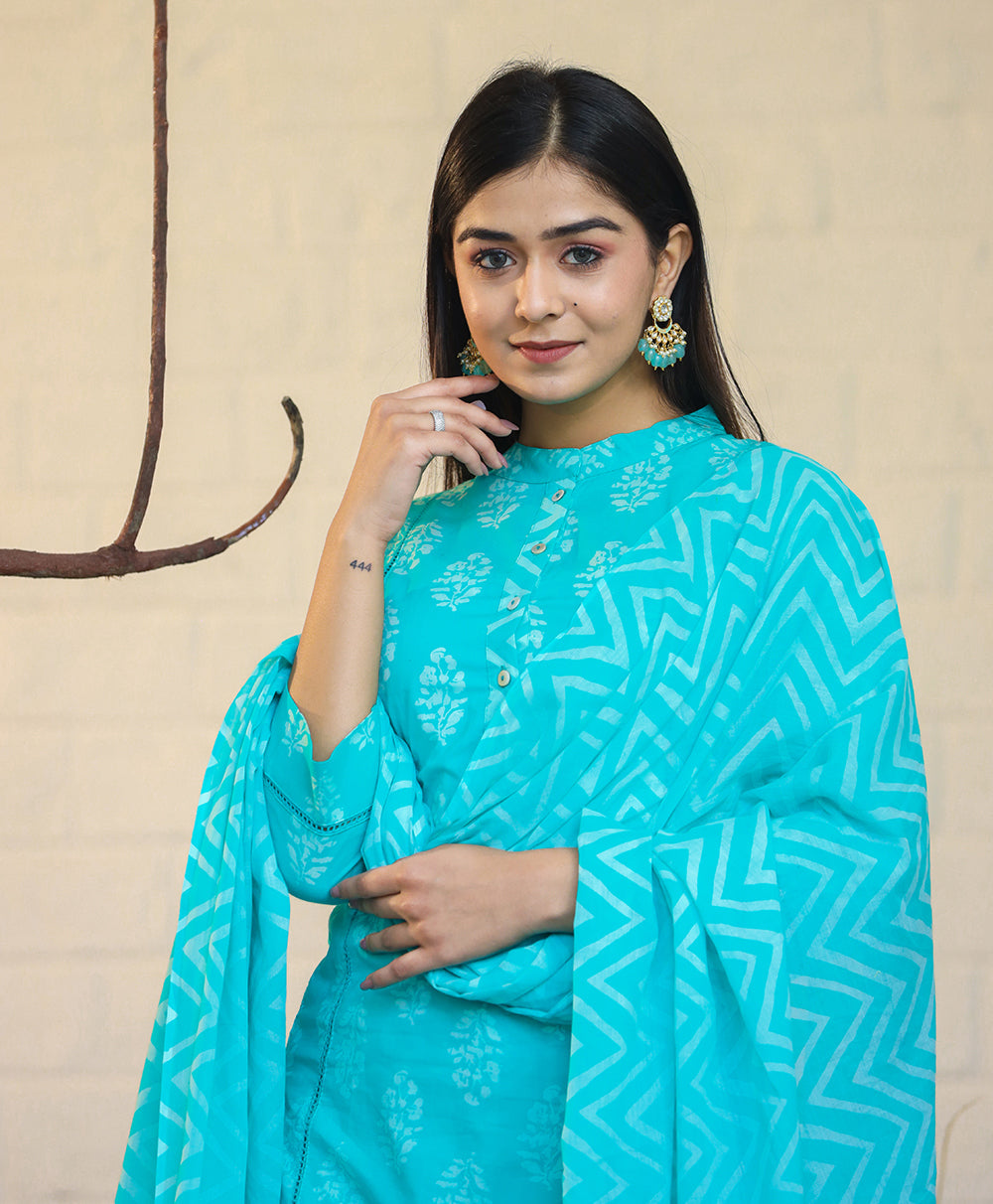 Kaajh Woman's Turqouise Green Block Print Cotton Kurta Pant Set With Dupatta