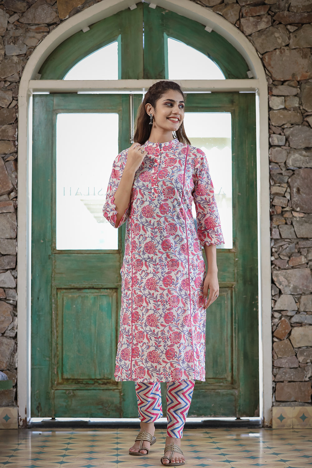 Kaajh Women's Pink Floral Printed Kurta Pant Set