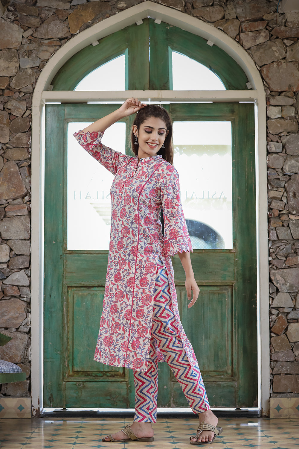 Kaajh Women's Pink Floral Printed Kurta Pant Set