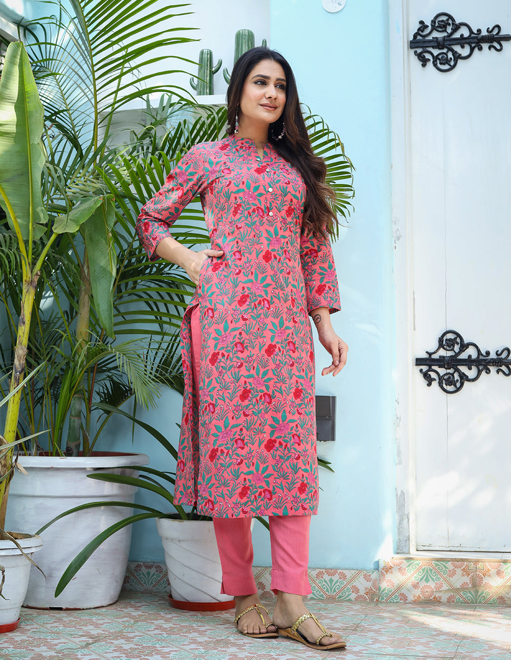 Kaajh Woman's Pink Floral Print Cotton Kurta Pant Set