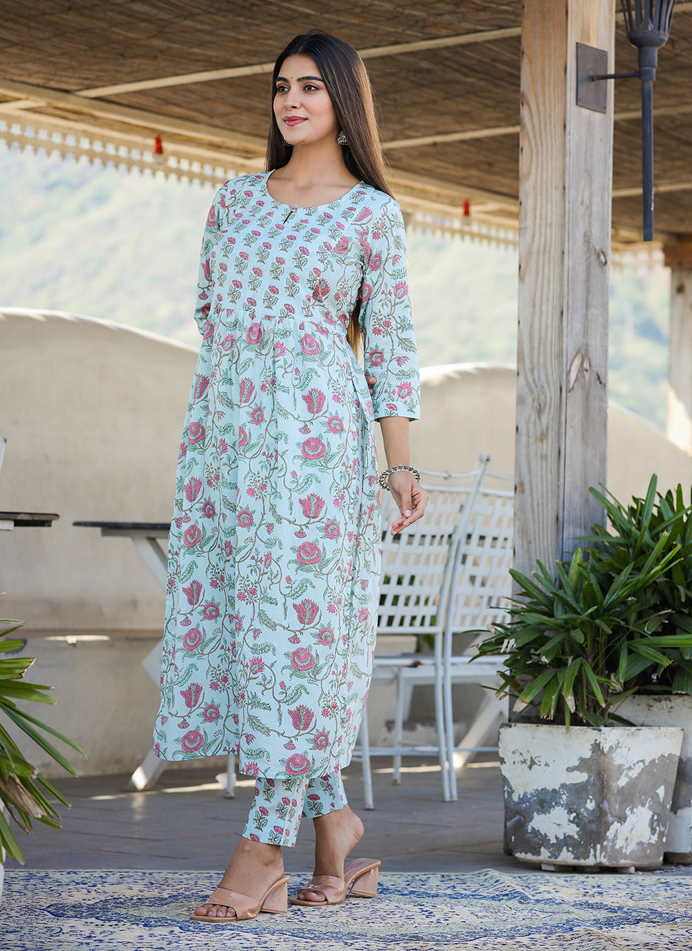 Kaajh Women's Sky Blue Floral Print Side Slit Cotton Kurta Pant Set