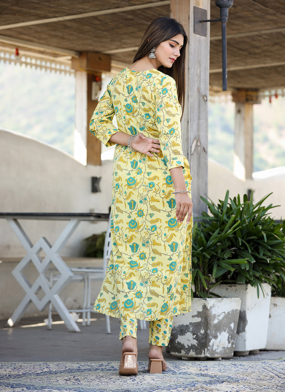 Kaajh Women's Yellow Floral Print Side Slit Cotton Kurta Pant Set