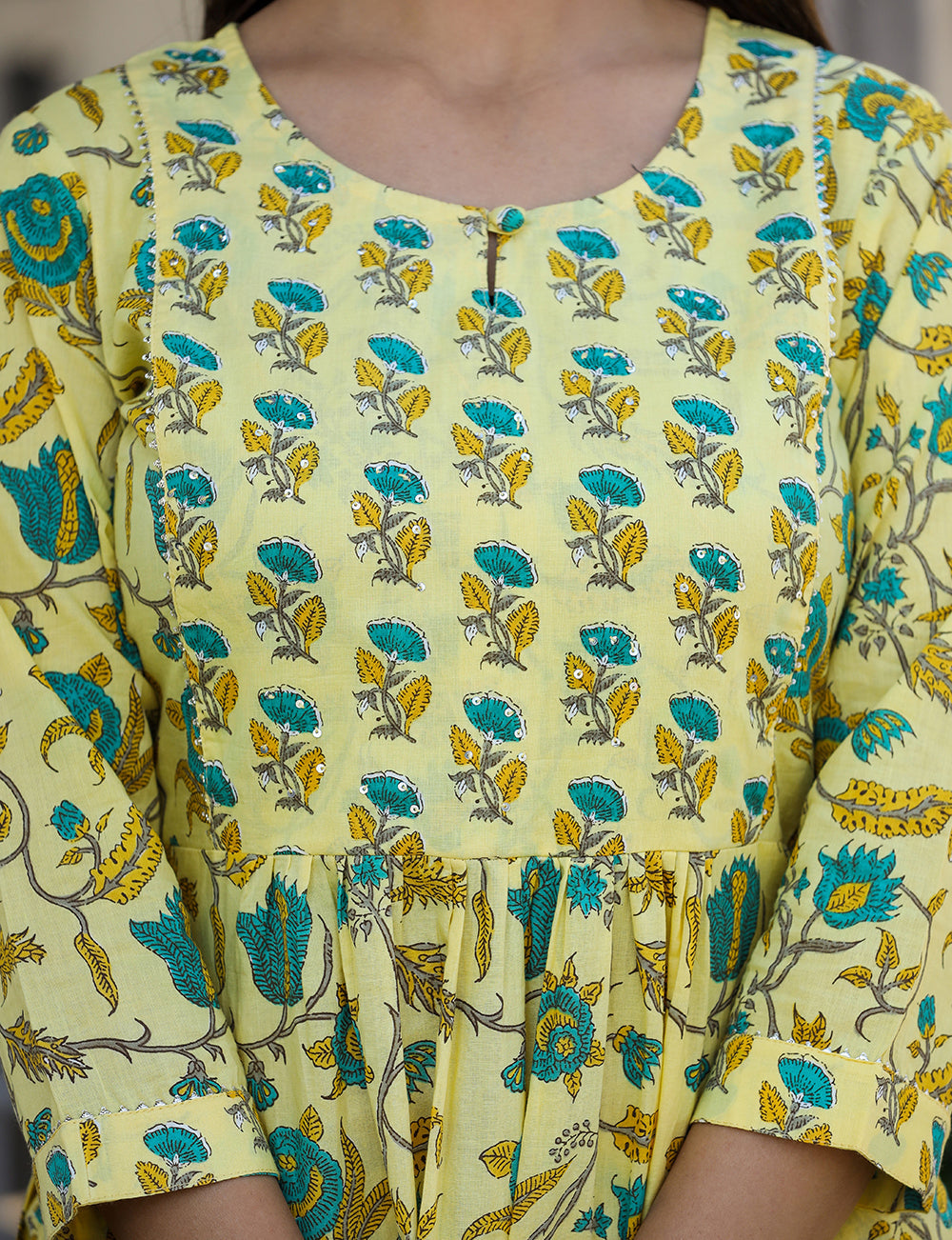 Kaajh Women's Yellow Floral Print Side Slit Cotton Kurta Pant Set