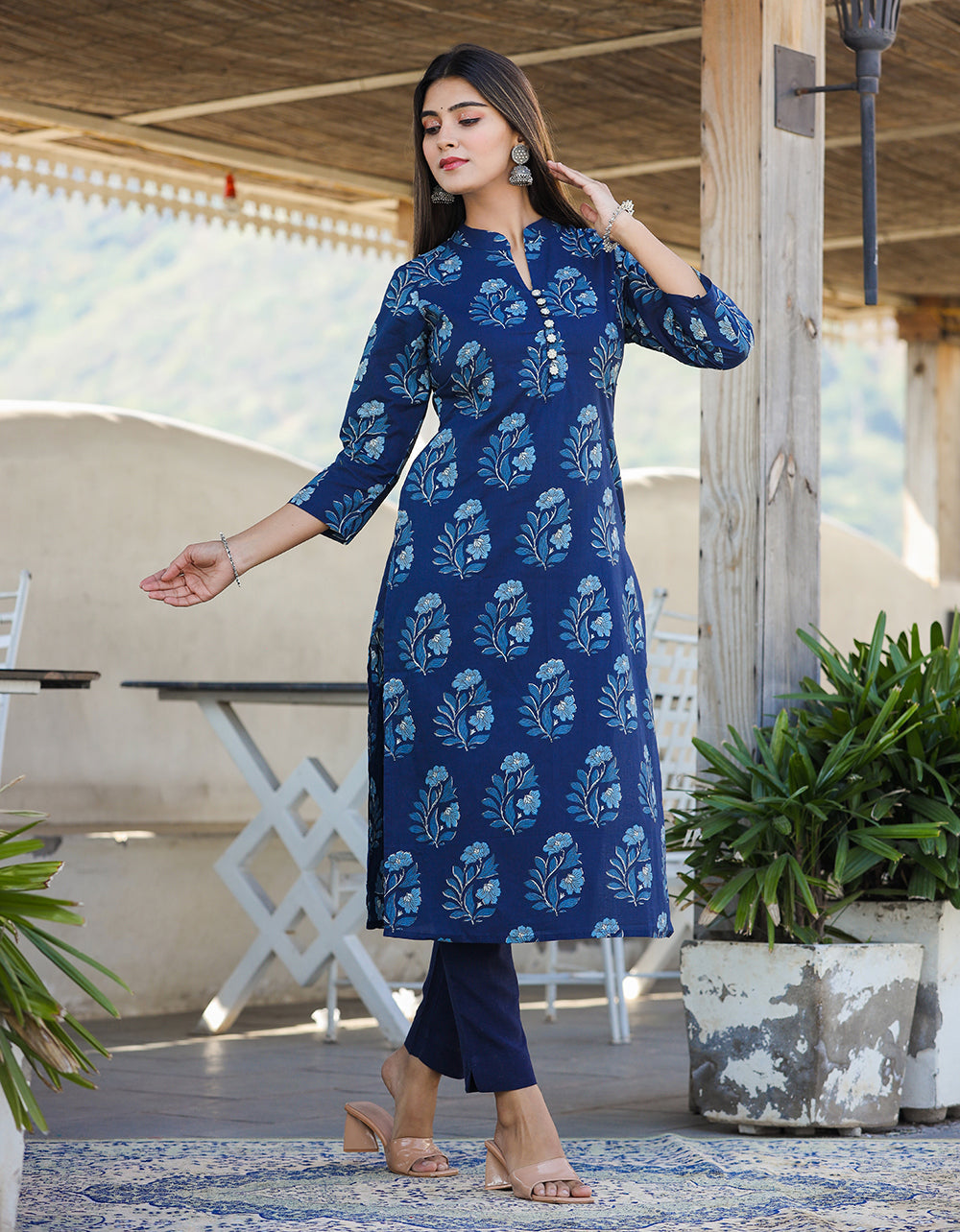 Kaajh Women's Blue Floral Print Cotton Kurta With Trouser