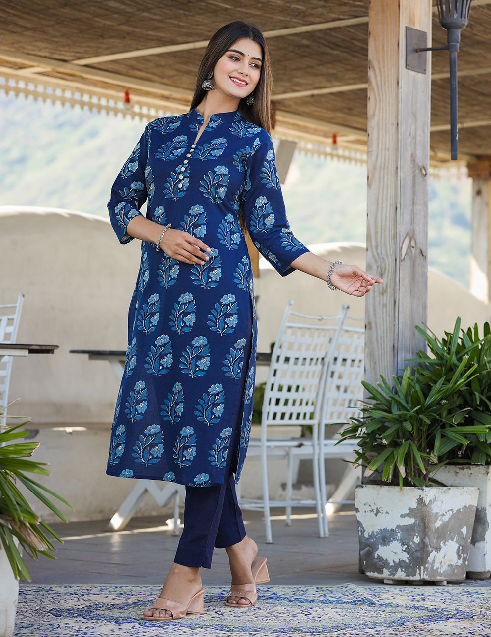 Kaajh Women's Blue Floral Print Cotton Kurta With Trouser