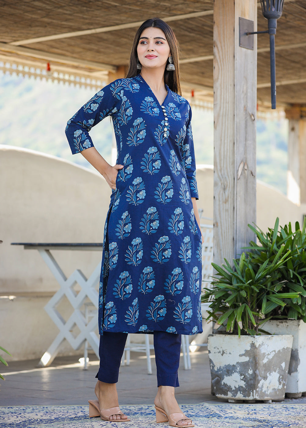Kaajh Women's Blue Floral Print Cotton Kurta With Trouser