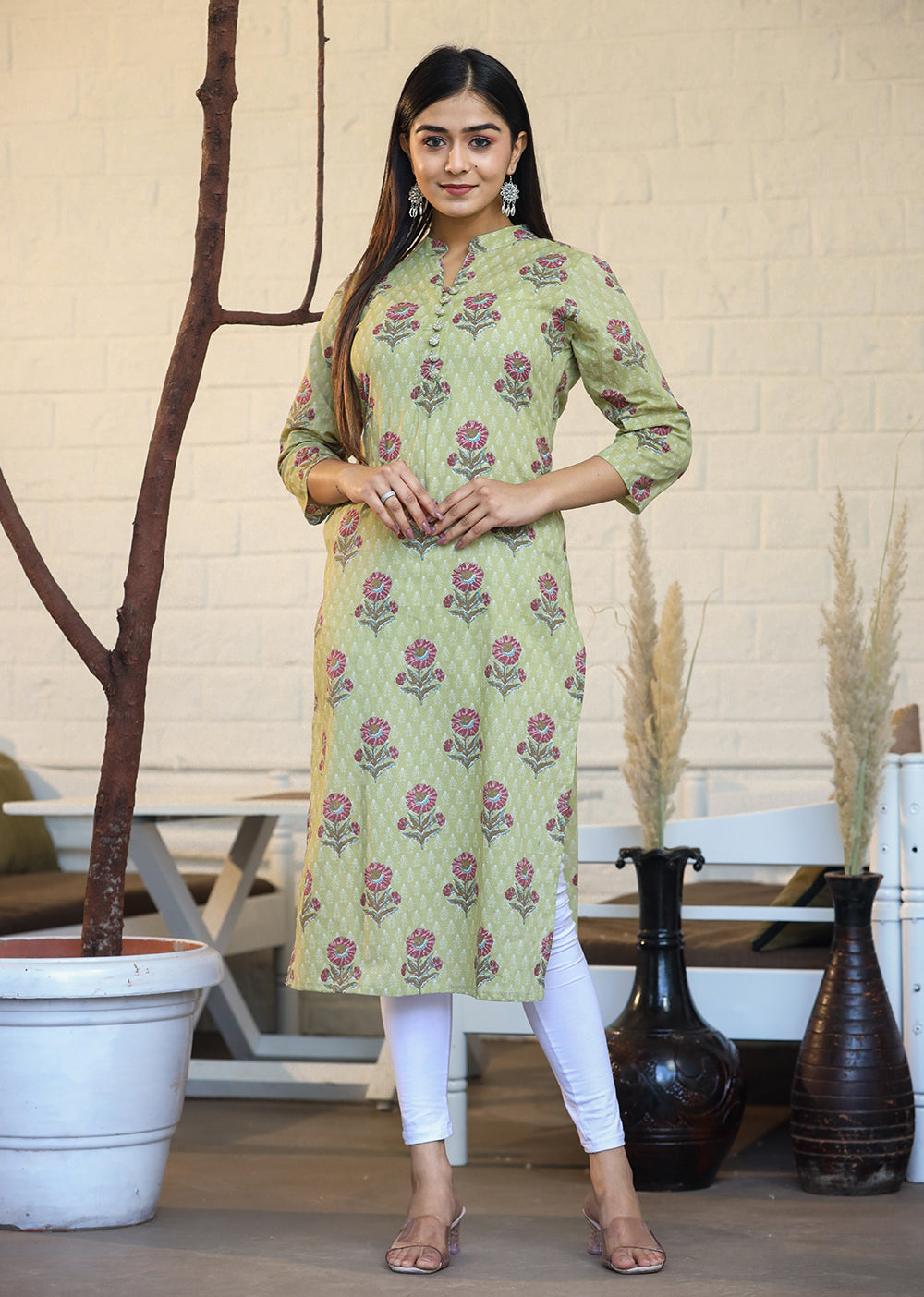 Kaajh Woman's Green Floral Print Cotton Casual Kurta