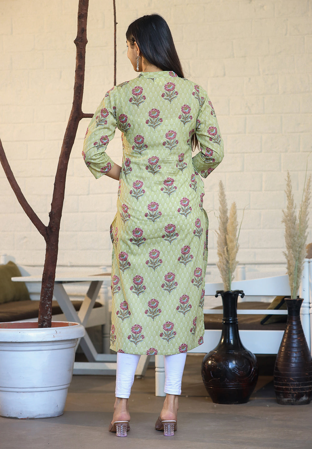 Kaajh Woman's Green Floral Print Cotton Casual Kurta
