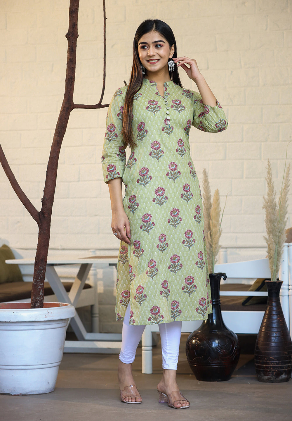 Kaajh Woman's Green Floral Print Cotton Casual Kurta