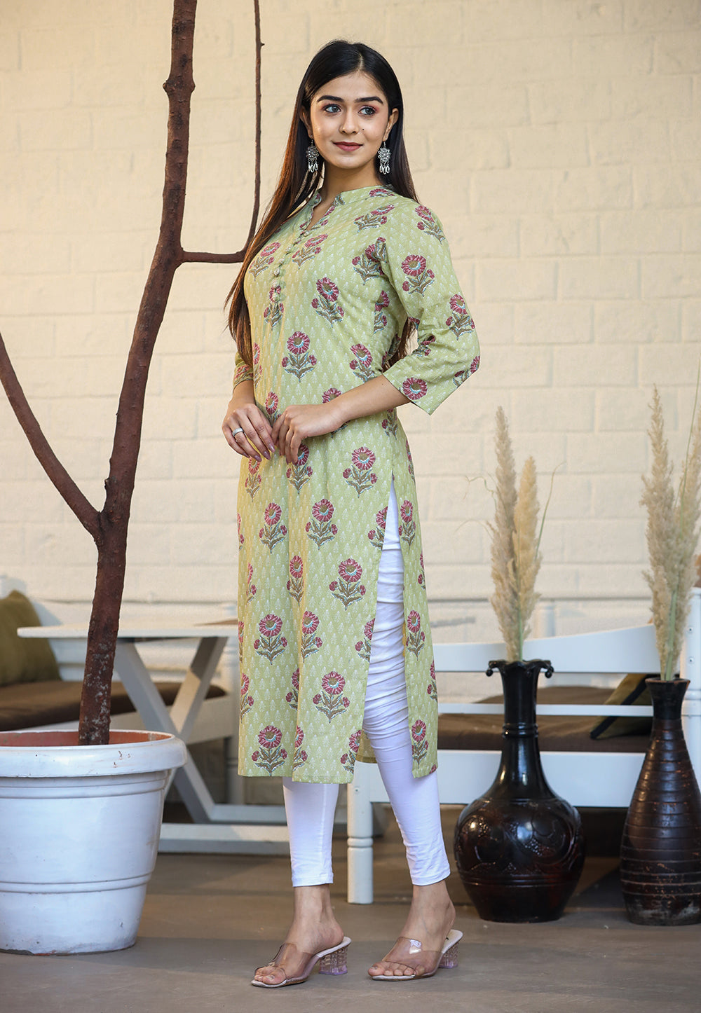 Kaajh Woman's Green Floral Print Cotton Casual Kurta