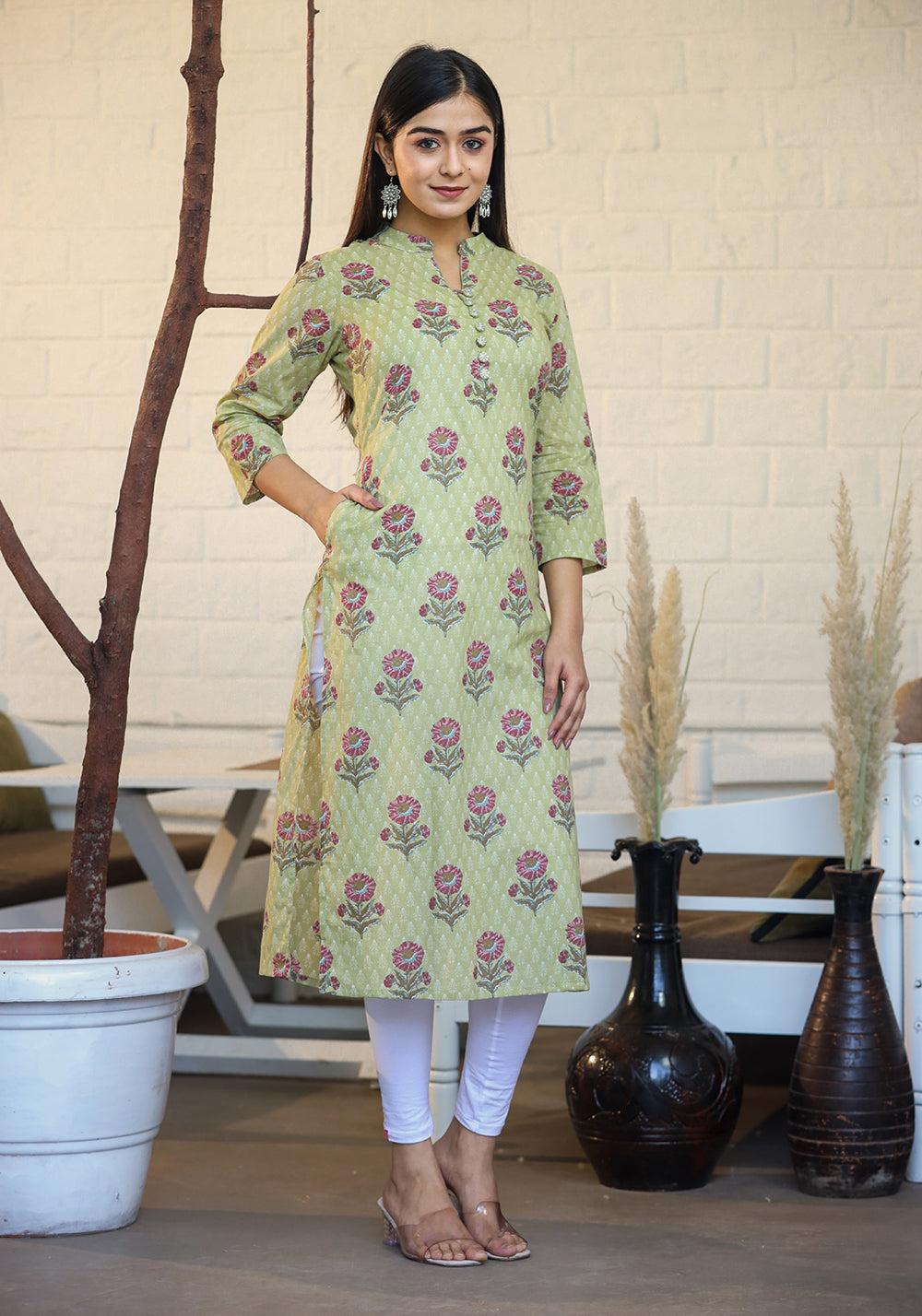 Kaajh Woman's Green Floral Print Cotton Casual Kurta
