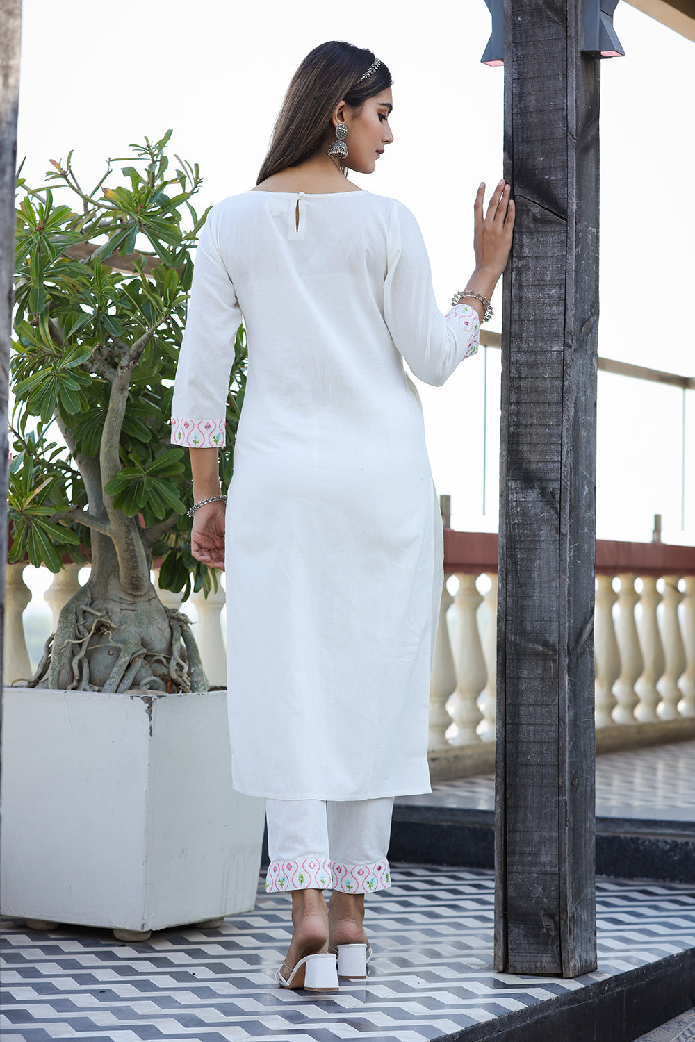 Kaajh Women's White Embroidered Cotton Kurta Pant Set