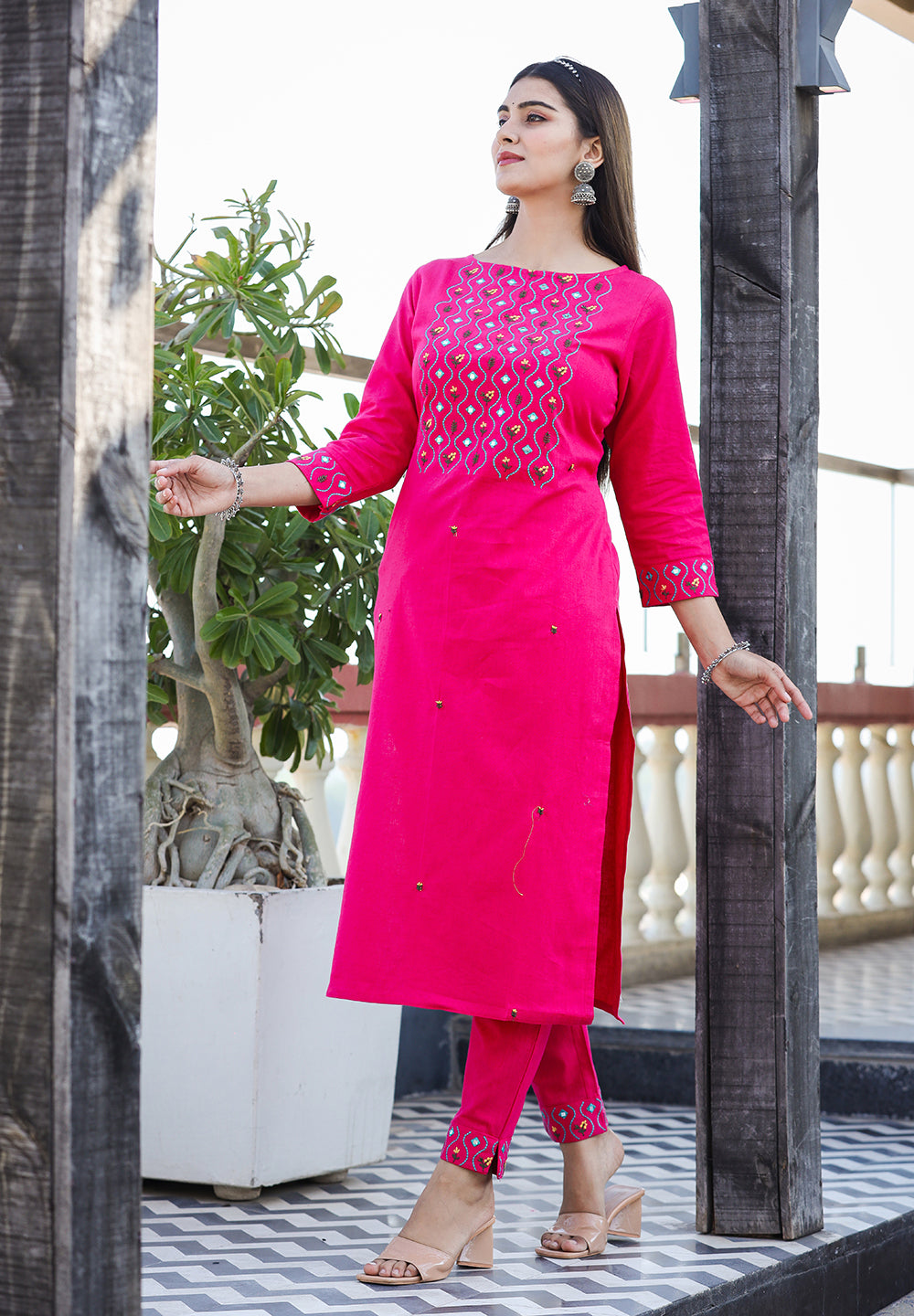 Kaajh Women's Pink Embroidered Cotton Kurta Pant Set