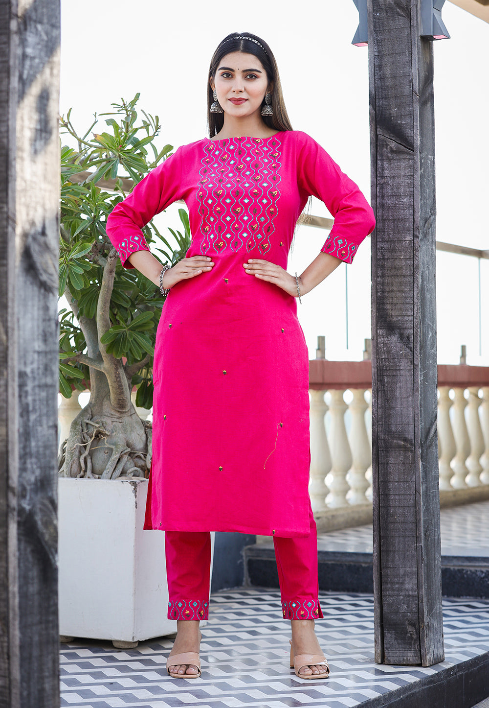 Kaajh Women's Pink Embroidered Cotton Kurta Pant Set