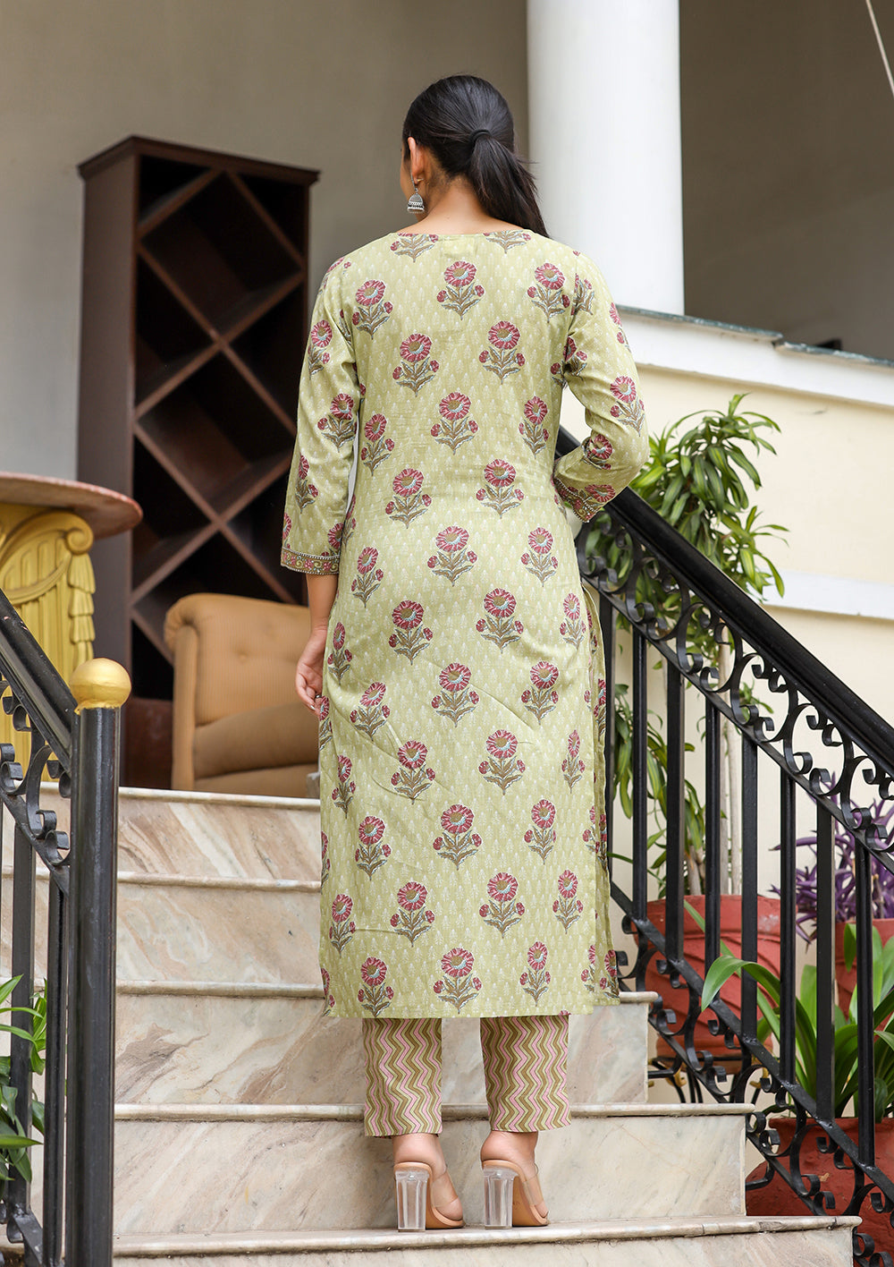 Kaajh Women's Green Floral Printed Cotton Kurta Pant Set