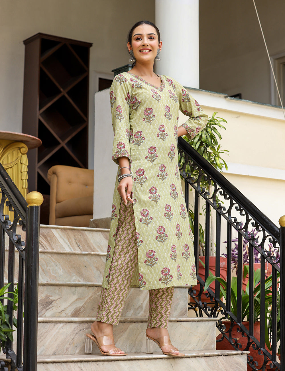 Kaajh Women's Green Floral Printed Cotton Kurta Pant Set