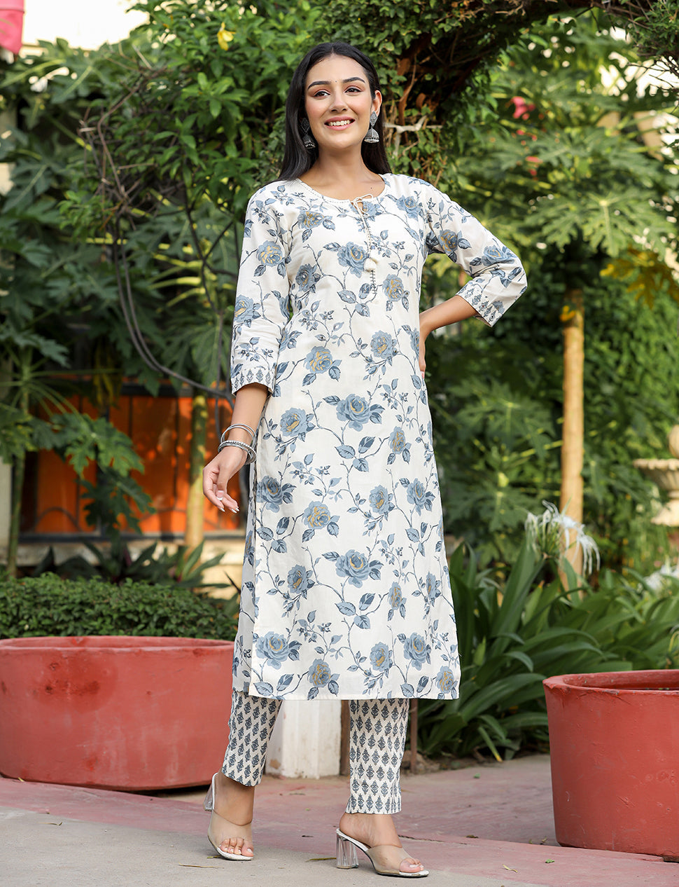 Kaajh Women's Grey Floral Print Cotton Kurta Pant Set