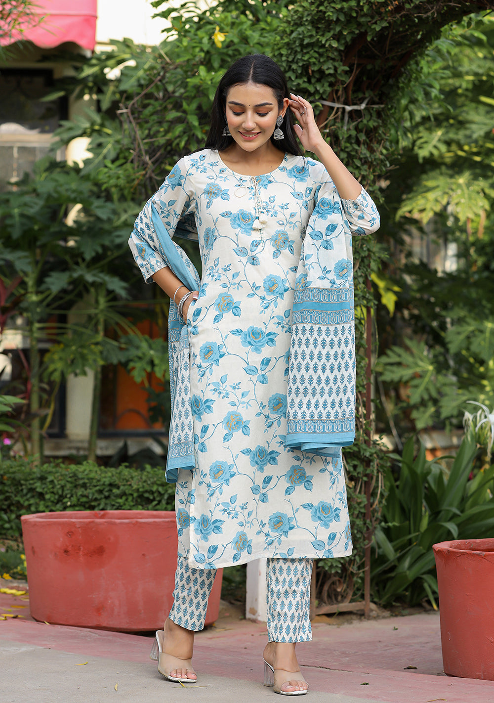 Kaajh Women's Sky Blue Floral Print Cotton Kurta Pant Set With Dupatta