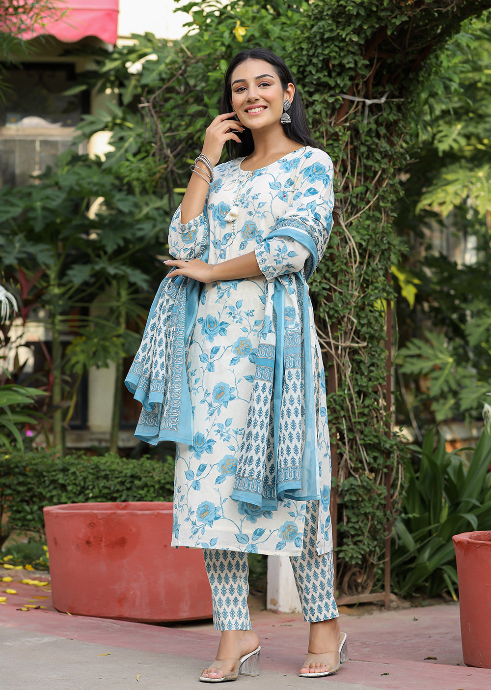 Kaajh Women's Sky Blue Floral Print Cotton Kurta Pant Set With Dupatta